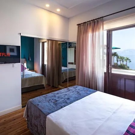 Mono Hotel 3*